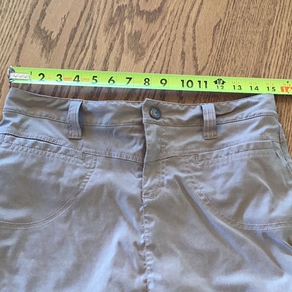 Athleta khaki golf, tennis, hiking skort. Women’s size 6 - Picture 6 of 16